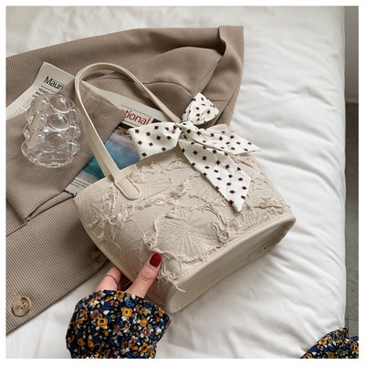 Γυναικεία τσάντα με κορδέλα και φερμουάρ