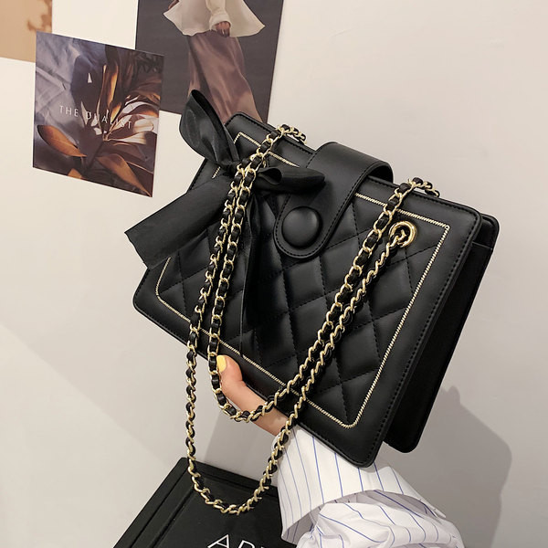 Γυναικεία τσάντα με επένδυση από σατέν κορδέλα