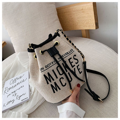 Γυναικεία μοντέρνα τσάντα με επιγραφή