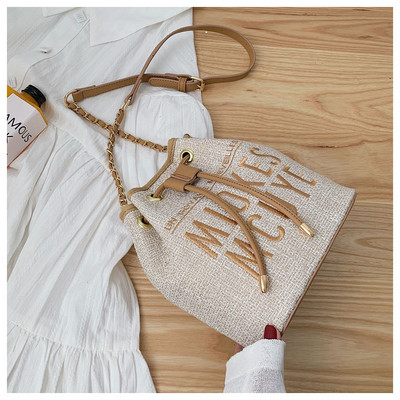 Γυναικεία μοντέρνα τσάντα με επιγραφή