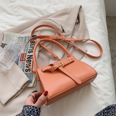 Γυναικεία έκο δερμάτινη τσάντα με κορδέλα και τρουξ