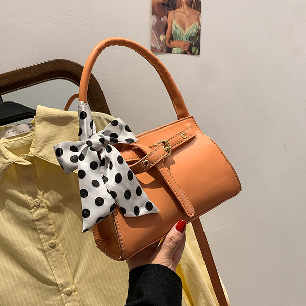 Γυναικεία έκο δερμάτινη τσάντα με κορδέλα και τρουξ