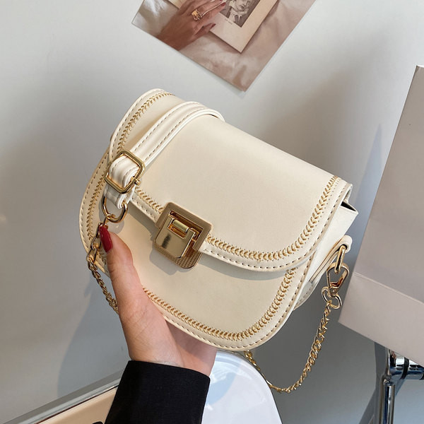 Γυναικεία καθημερινή τσάντα από οικολογικό δέρμα με μεταλλική αλυσίδα