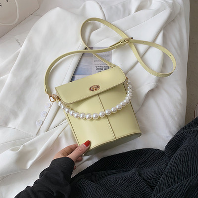 Γυναικεία δερμάτινη τσάντα με μακριά λαβή και πέρλες