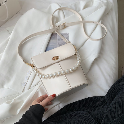 Γυναικεία δερμάτινη τσάντα με μακριά λαβή και πέρλες