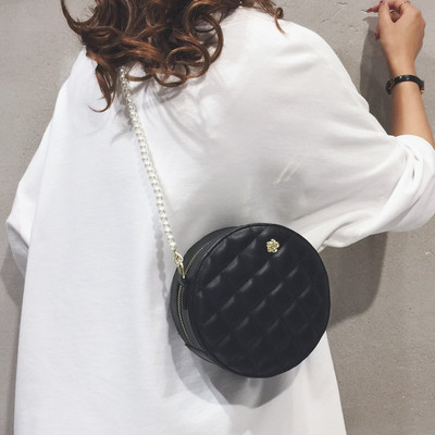 Γυναικεία έκο δερμάτινη τσάντα σε στρογγυλό σχήμα και  αλυσίδα από πέρλες