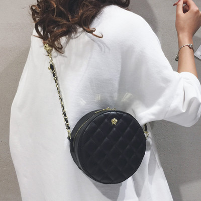 Γυναικεία έκο δερμάτινη τσάντα σε στρογγυλό σχήμα και  αλυσίδα από πέρλες