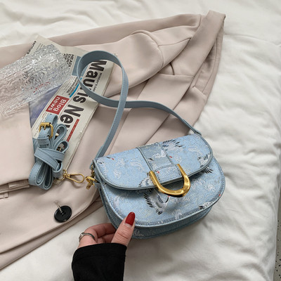 Sieviešu soma ar garu rokturi un metāla aizdari zilā un bēšā krāsā