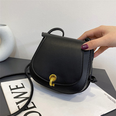 Geanta din piele la zi cu inchidere metalica