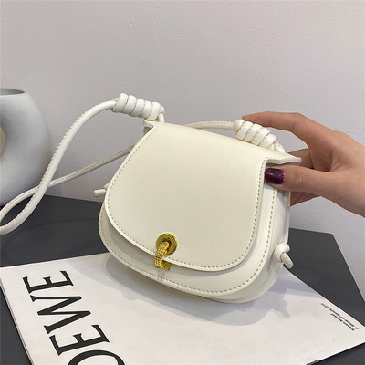 Geanta din piele la zi cu inchidere metalica