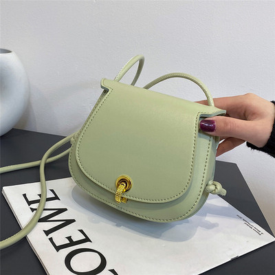 Geanta din piele la zi cu inchidere metalica