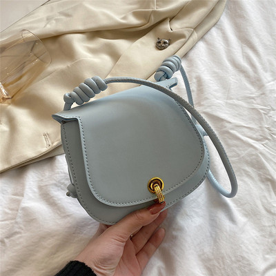 Geanta din piele la zi cu inchidere metalica