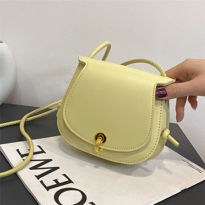 Geanta din piele la zi cu inchidere metalica