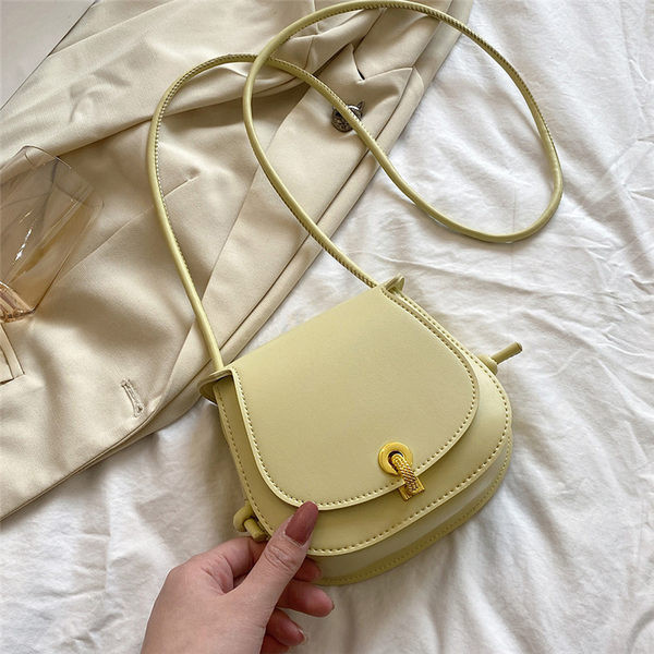 Geanta din piele la zi cu inchidere metalica