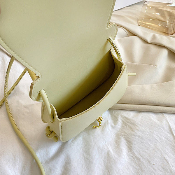 Geanta din piele la zi cu inchidere metalica