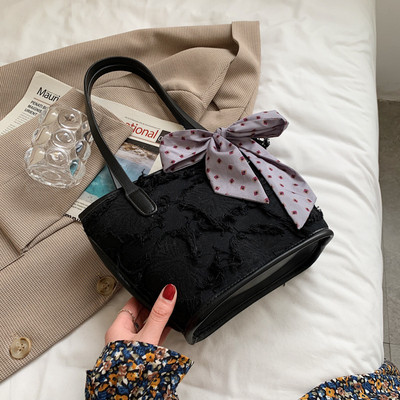 Γυναικεία τσάντα με κορδέλα και φερμουάρ