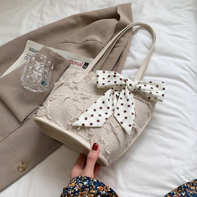 Γυναικεία τσάντα με κορδέλα και φερμουάρ