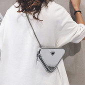 Geanta de dama din piele lacuita cu maner metalic - doua marimi