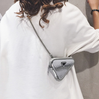 Geanta de dama din piele lacuita cu maner metalic - doua marimi