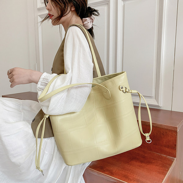 Γυναικεία τσάντα  με κοντές λαβές