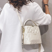 Καπιτονέ γυναικεία τσάντα