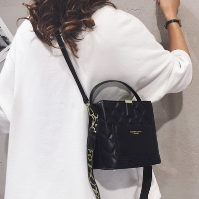 Καπιτονέ γυναικεία τσάντα