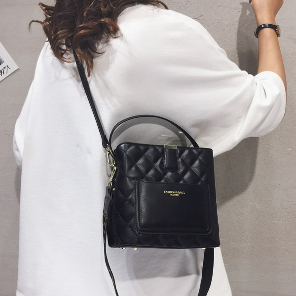 Καπιτονέ γυναικεία τσάντα 