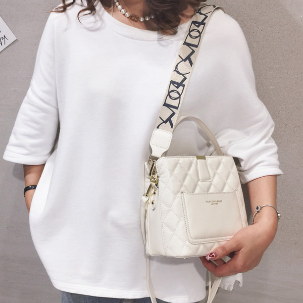 Καπιτονέ γυναικεία τσάντα 