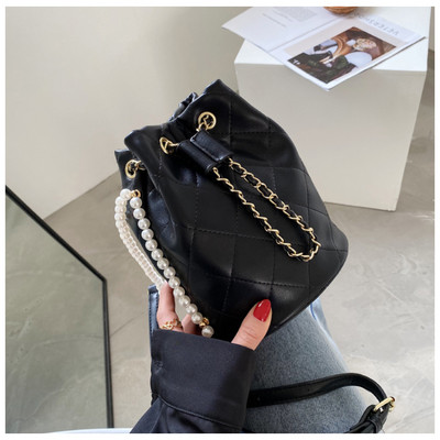 Γυναικεία έκο δερμάτινη τσάντα με πέρλες