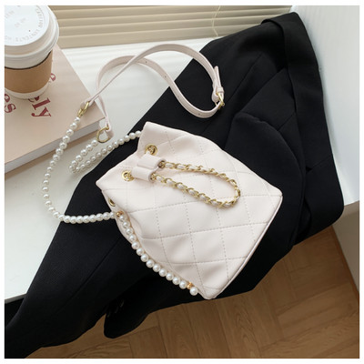 Γυναικεία έκο δερμάτινη τσάντα με πέρλες