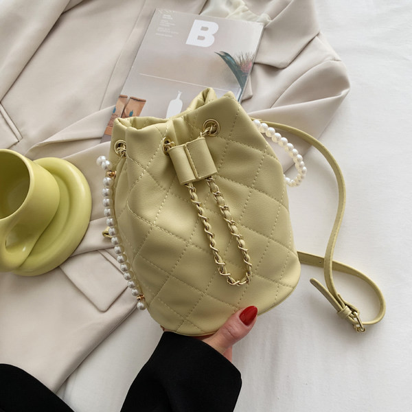 Γυναικεία έκο δερμάτινη τσάντα με πέρλες