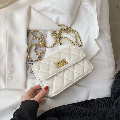 Sieviešu soma ar metāla ķēdīti un sprādzi