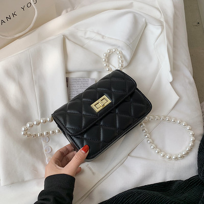 Sieviešu soma ar metāla ķēdīti un sprādzi