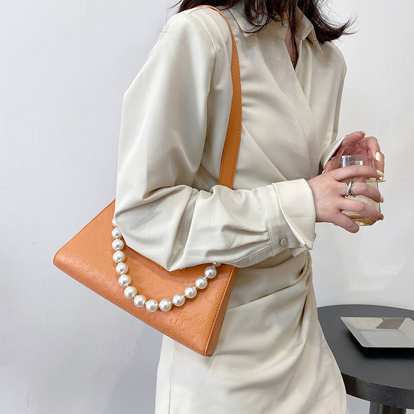 Κομψή γυναικεία τσάντα με πέρλες σε διάφορα χρώματα