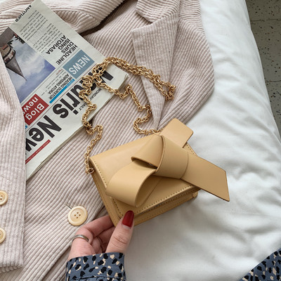 Γυναικεία έκο δερμάτινη τσάντα με μακριά μεταλλική αλυσίδα και διαφορετικά χρώματα