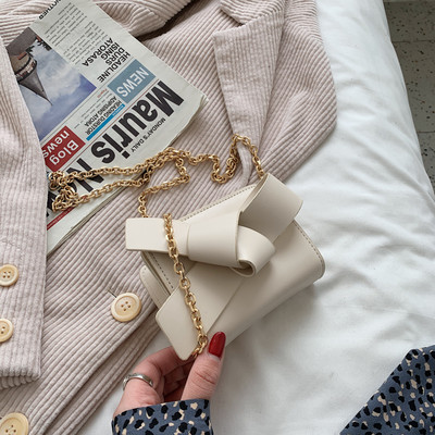 Γυναικεία έκο δερμάτινη τσάντα με μακριά μεταλλική αλυσίδα και διαφορετικά χρώματα