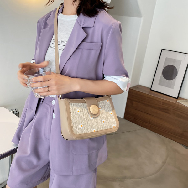 Καθημερινή τσάντα με κέντημα και κορδέλα