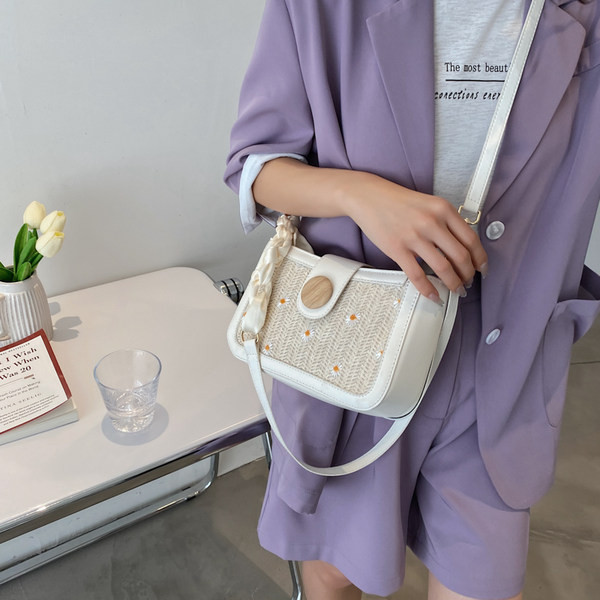 Καθημερινή τσάντα με κέντημα και κορδέλα