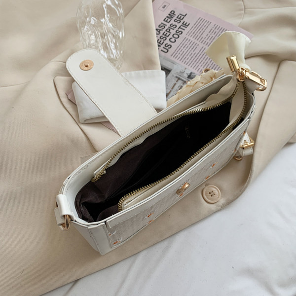 Καθημερινή τσάντα με κέντημα και κορδέλα