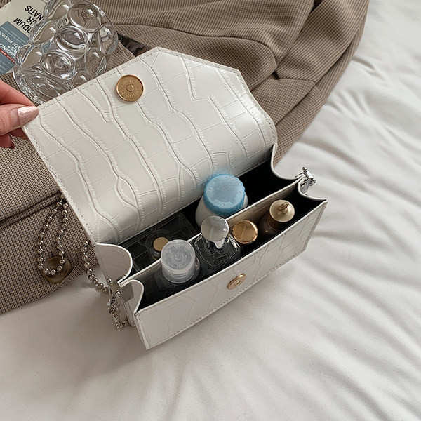 Γυναικεία έκο δερμάτινη τσάντα με αλυσίδα