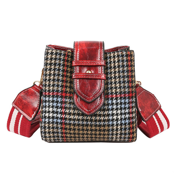 Μικρή καρό τσάντα με υφασμάτινη λαβή