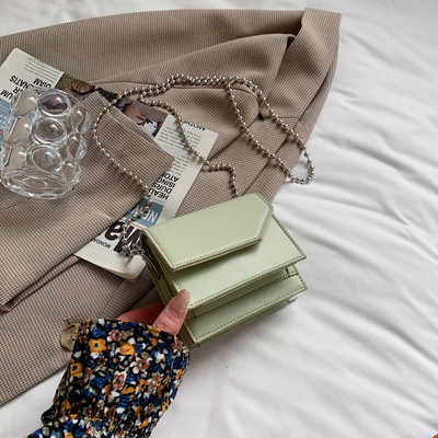 Γυναικεία τσάντα κλασικό μοντέλο με μακριά μεταλλική αλυσίδα