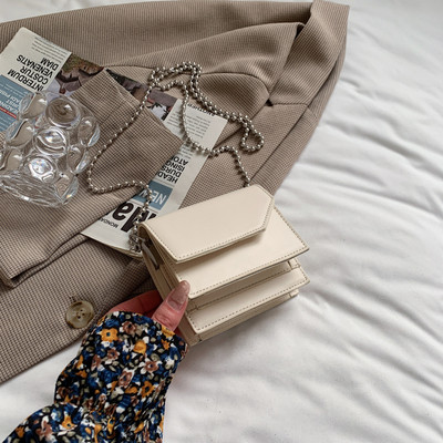 Γυναικεία τσάντα κλασικό μοντέλο με μακριά μεταλλική αλυσίδα