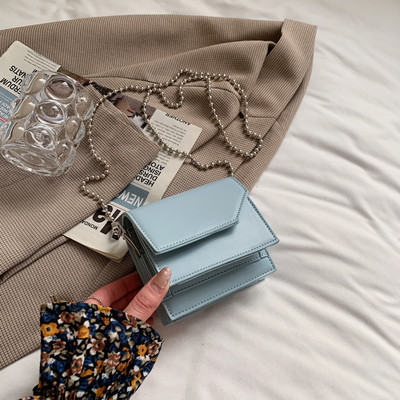 Γυναικεία τσάντα κλασικό μοντέλο με μακριά μεταλλική αλυσίδα