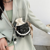 Γυναικεία μοντέρνα τσάντα με πέρλες και μακρά αλυσίδα