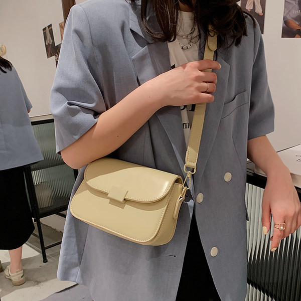 Γυναικεία τσάντα απλό μοντέλο με μακριά λαβή - κατασκευασμένη από οικολογικό δέρμα