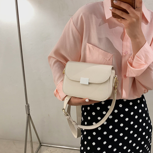 Γυναικεία τσάντα απλό μοντέλο με μακριά λαβή - κατασκευασμένη από οικολογικό δέρμα