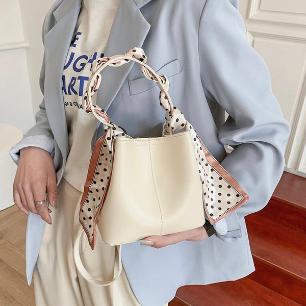 Sieviešu soma ar mākslīgās ādas šalli