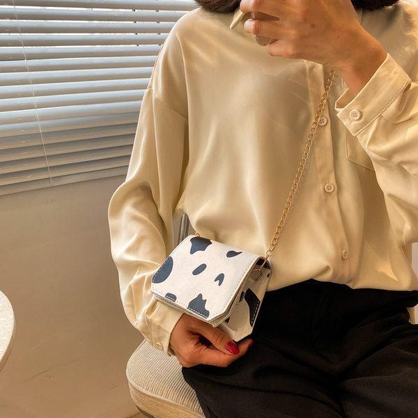 Γυναικεία έκο δερμάτινη τσάντα σε μαύρο και άσπρο χρώμα