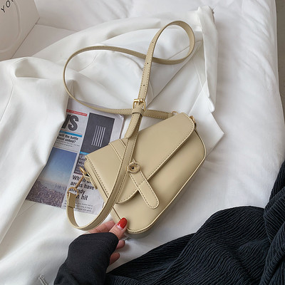 Geanta de dama cu inchidere metalica si catarama